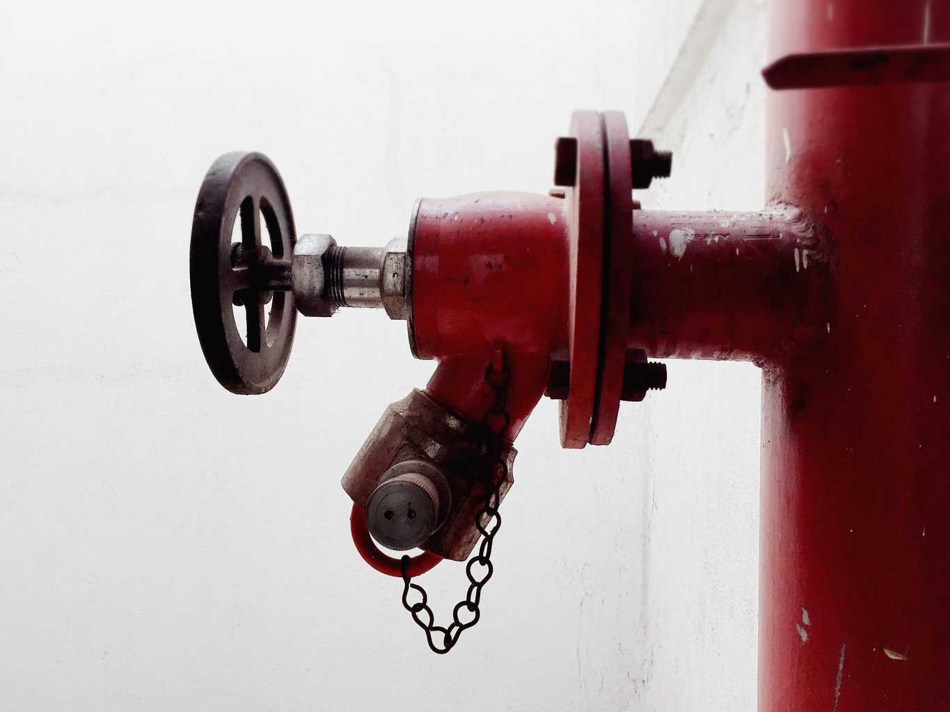 A water shut off valve with red pipes